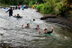 Banho-e-diversao-no-Rio-Bethary