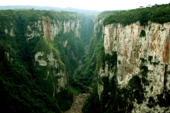 Observacao-do-Canion-do-Itaimbezinho-e-o-Vale-do-Rio-do-Boi